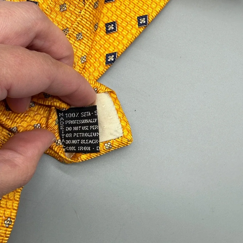 Gianni Versace Mens Vintage‎ Silk Tie Yellow Geometric Medusa Head Made in Italy